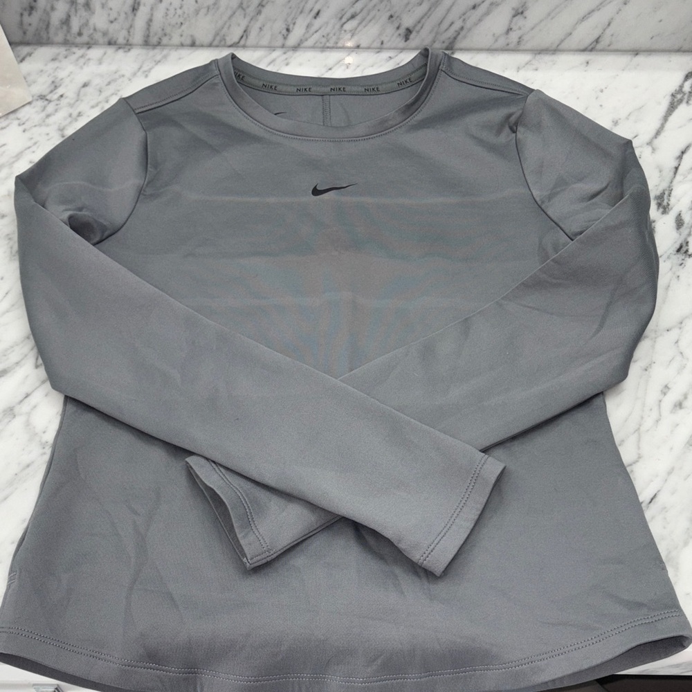 Nike therma-fit fleece lined Charcoal Long Sleeve Top. Girls fitted cut.warm